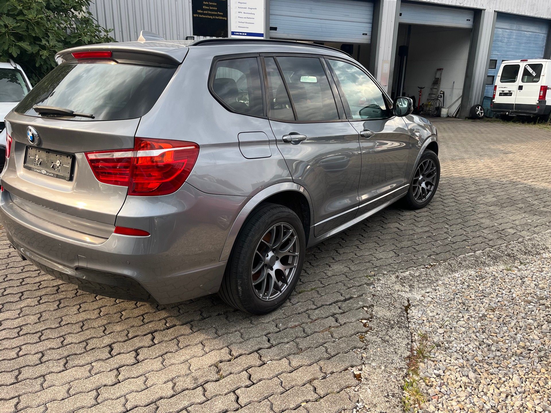 BMW X3 xDrive 20i-image-4