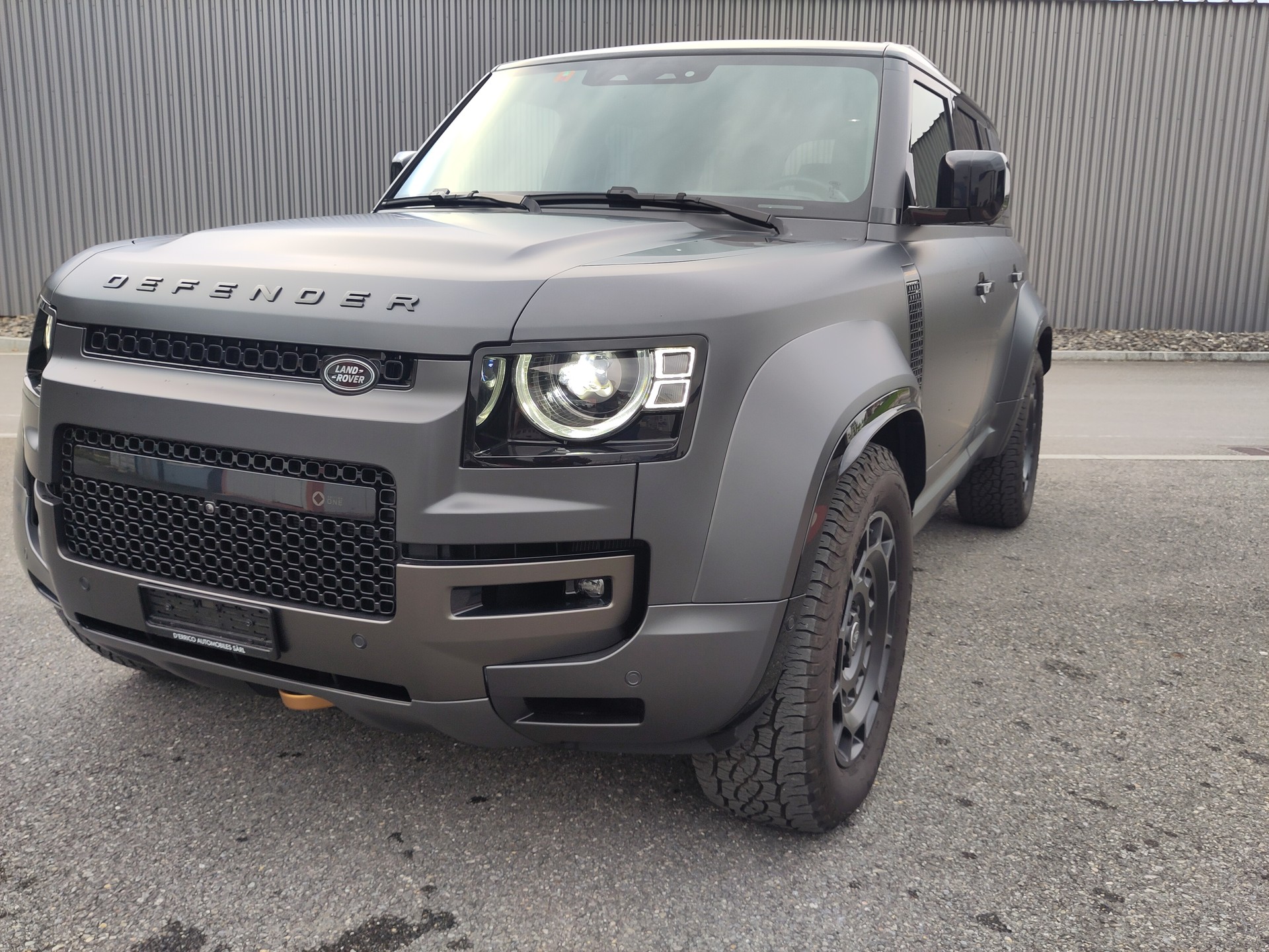 LAND ROVER Defender 110 635 V8 4.4 Octa Edition One AT8-showroom-element-1