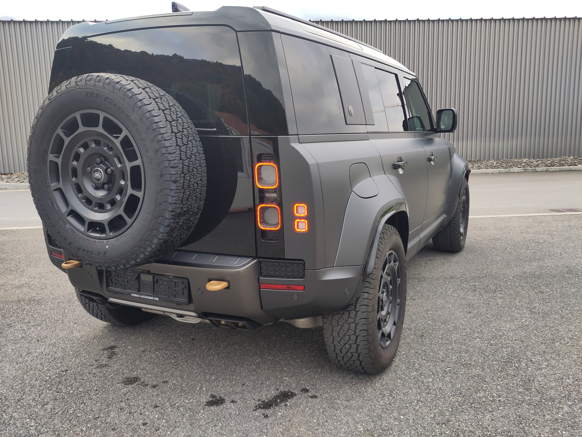 LAND ROVER Defender 110 635 V8 4.4 Octa Edition One AT8-showroom-element-3