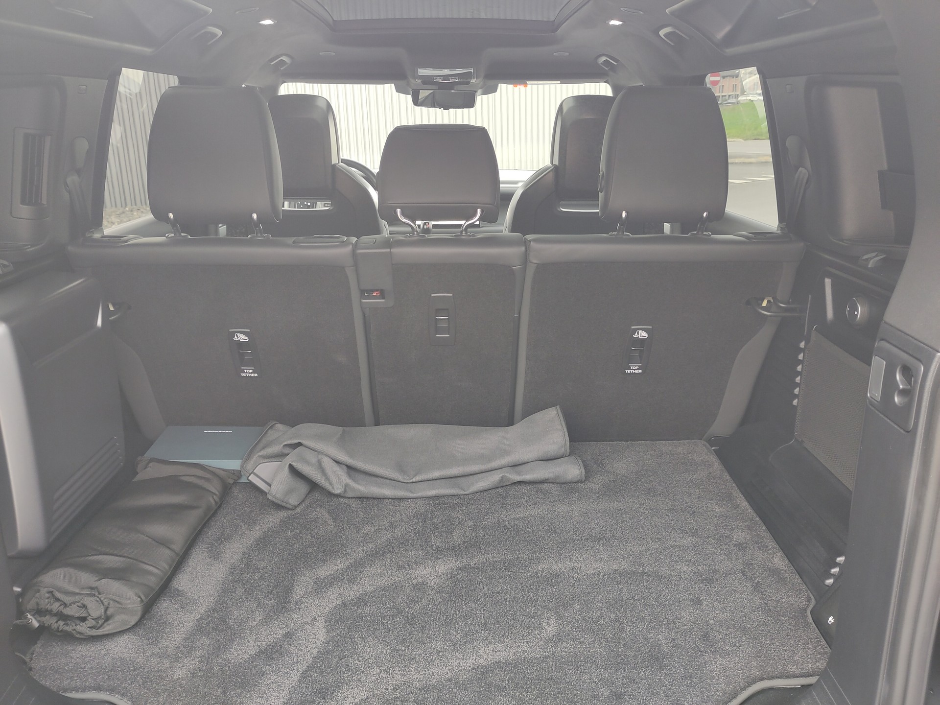 LAND ROVER Defender 110 635 V8 4.4 Octa Edition One AT8-image-17