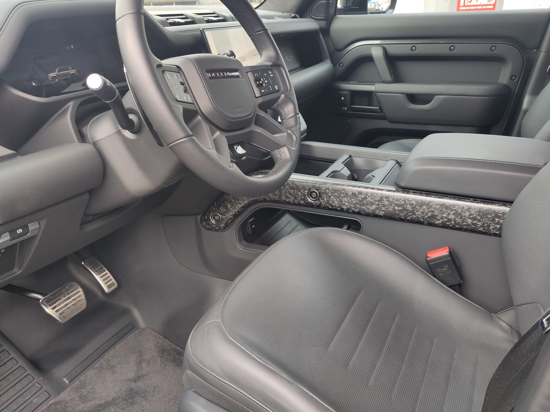 LAND ROVER Defender 110 635 V8 4.4 Octa Edition One AT8-image-4
