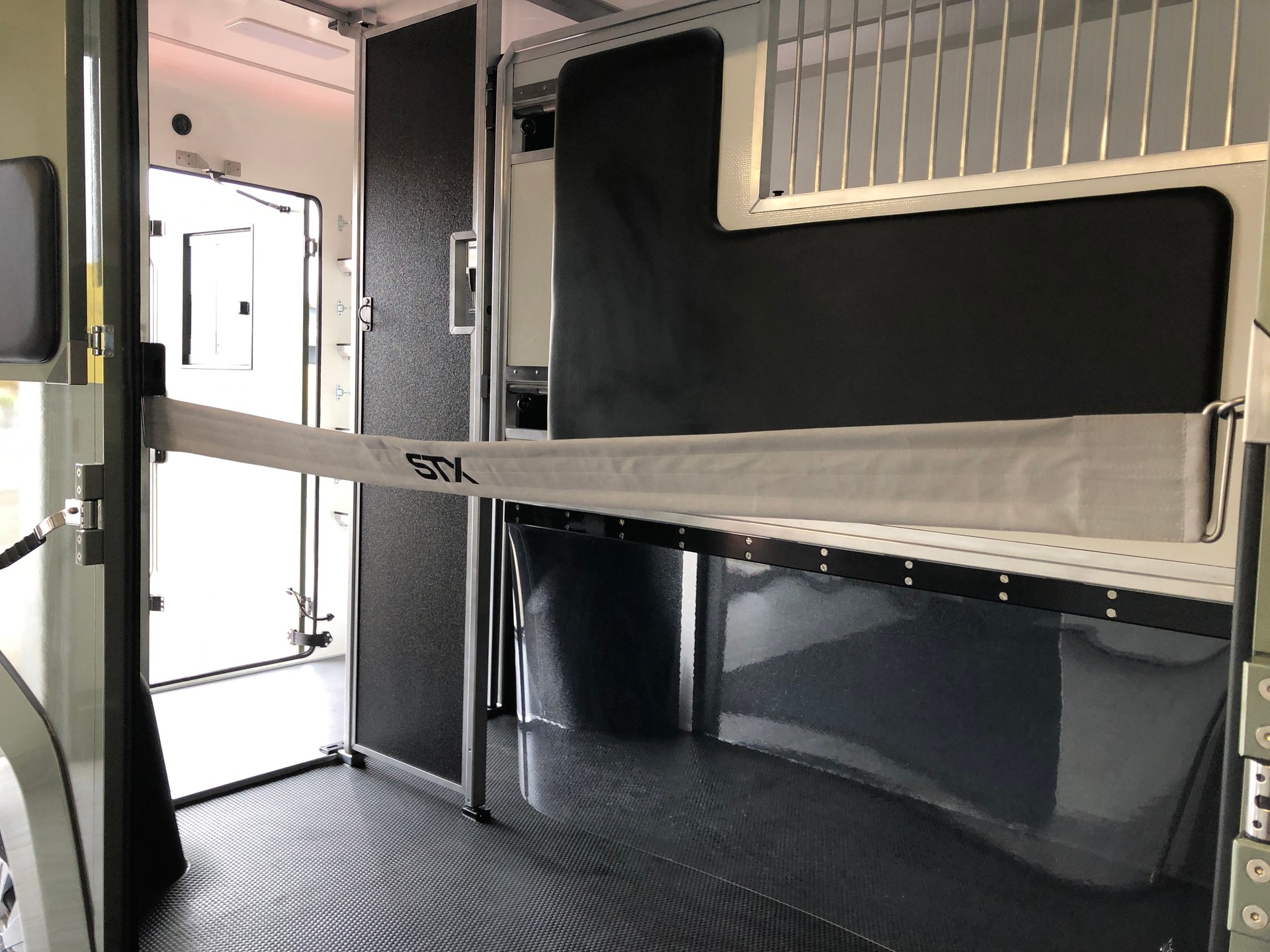 RENAULT STX NEW MODEL 2025 HARAS Pferdetransporter-showroom-element-3