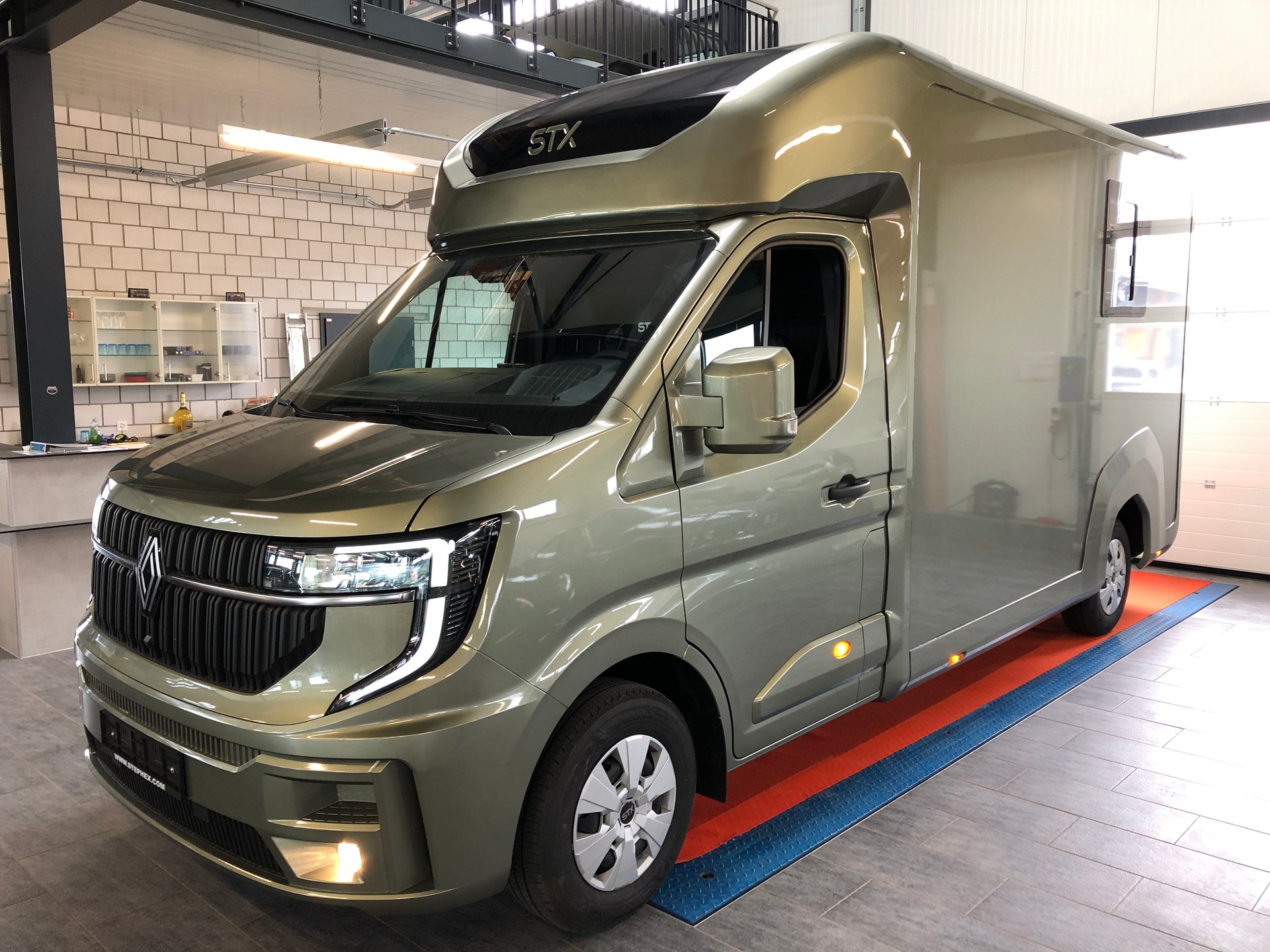 RENAULT STX NEW MODEL 2025 HARAS Pferdetransporter-image-28