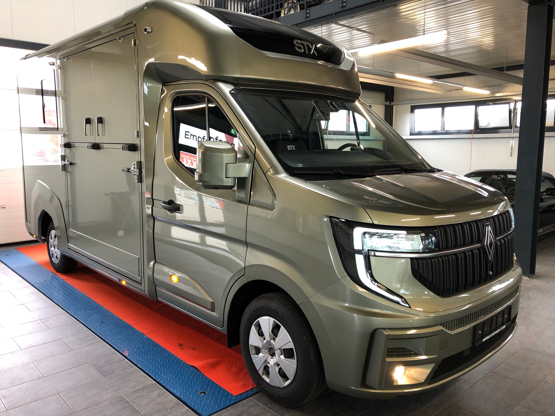 RENAULT STX NEW MODEL 2025 HARAS Pferdetransporter-image-31