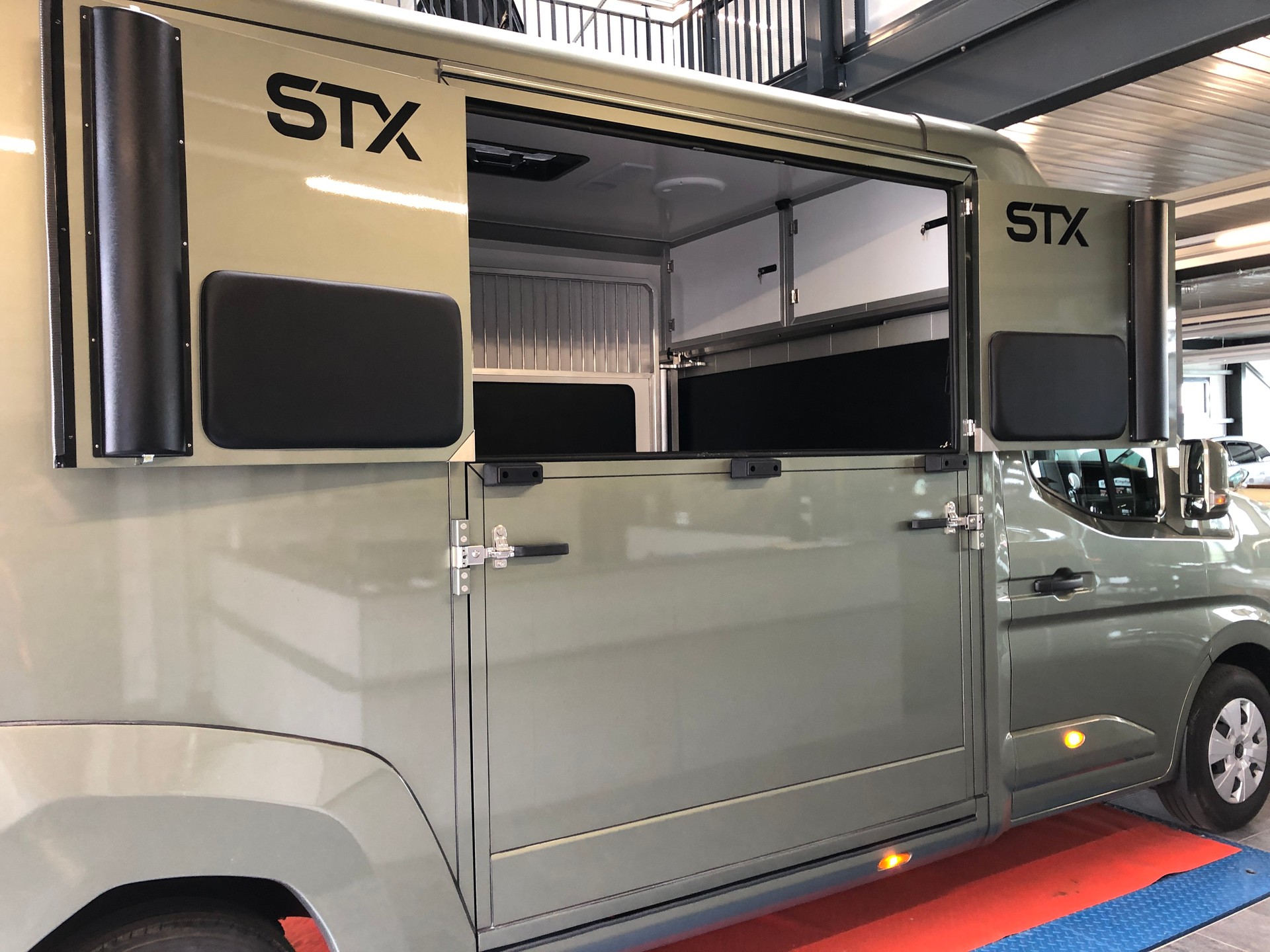 RENAULT STX NEW MODEL 2025 HARAS Pferdetransporter-image-17
