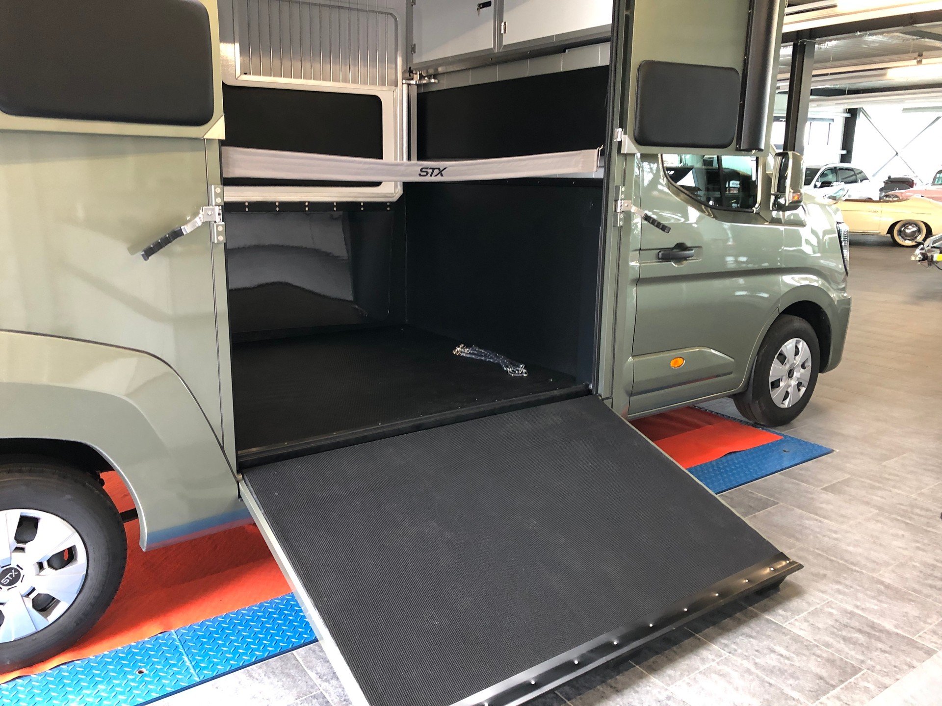 RENAULT STX NEW MODEL 2025 HARAS Pferdetransporter-image-16