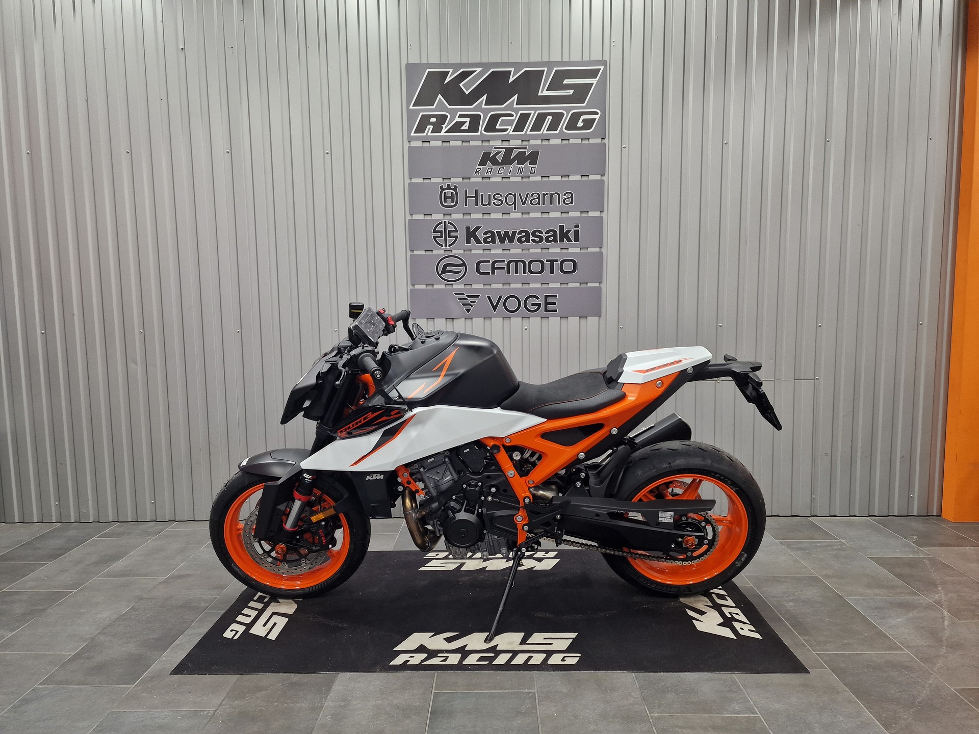 KTM 990 Duke R-image-1