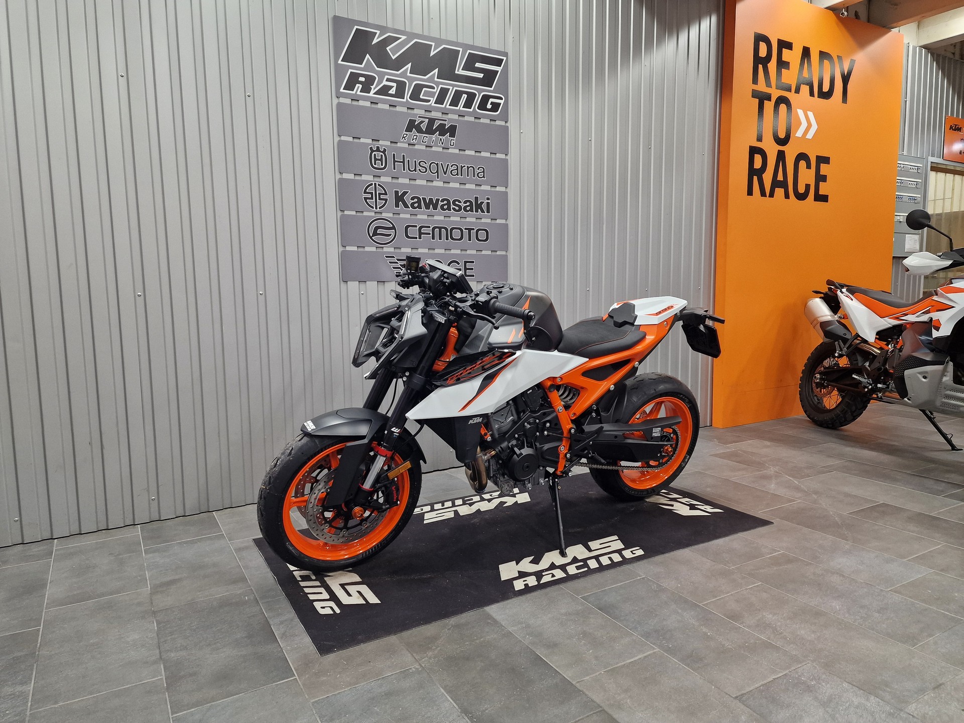 KTM 990 Duke R-image-2