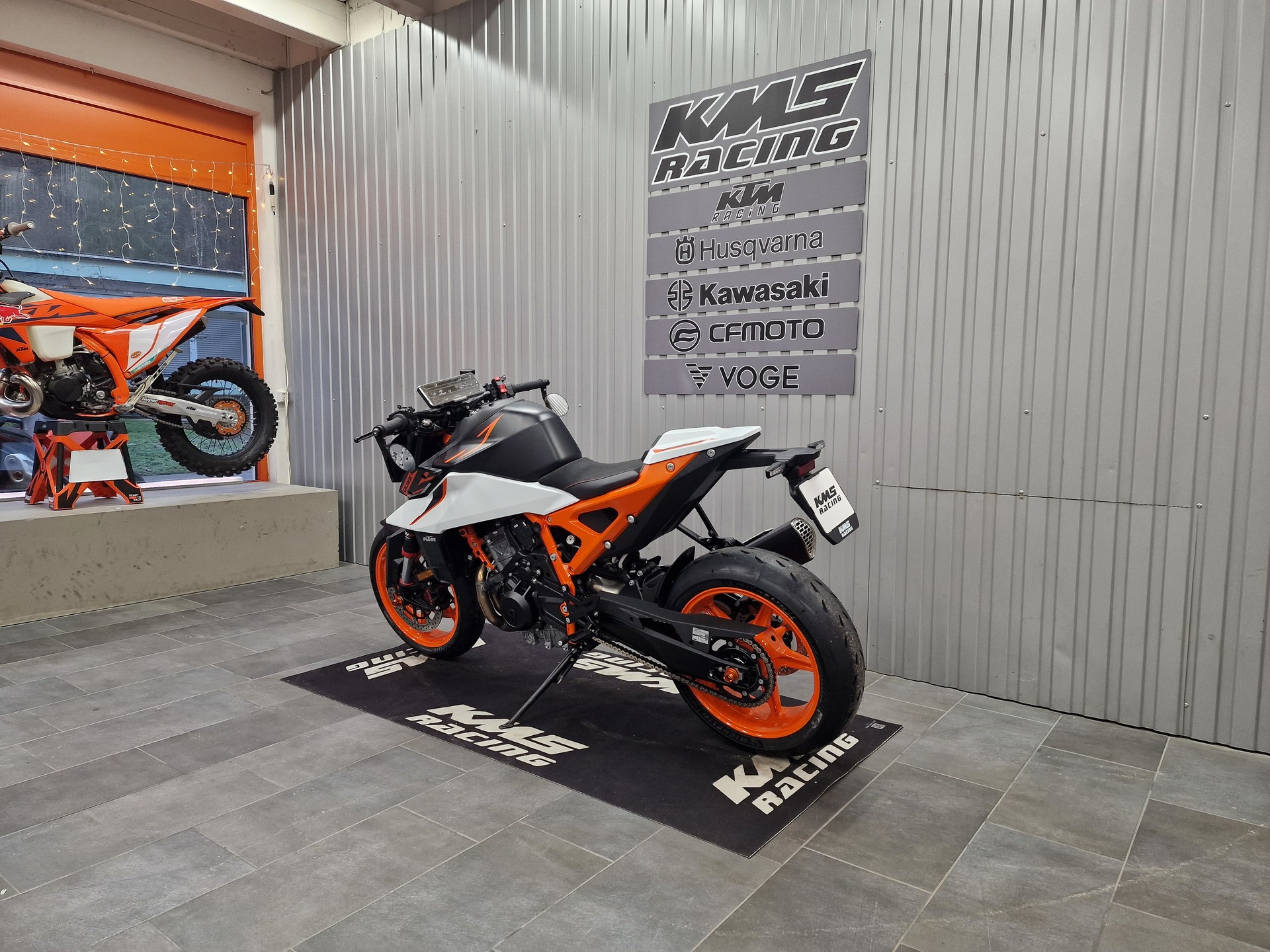 KTM 990 Duke R-image-3