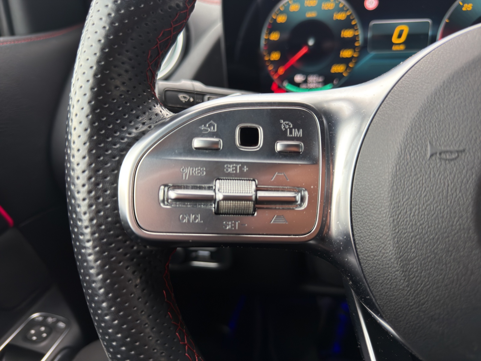 MERCEDES-BENZ EQA 300 AMG Line 4Matic-image-16