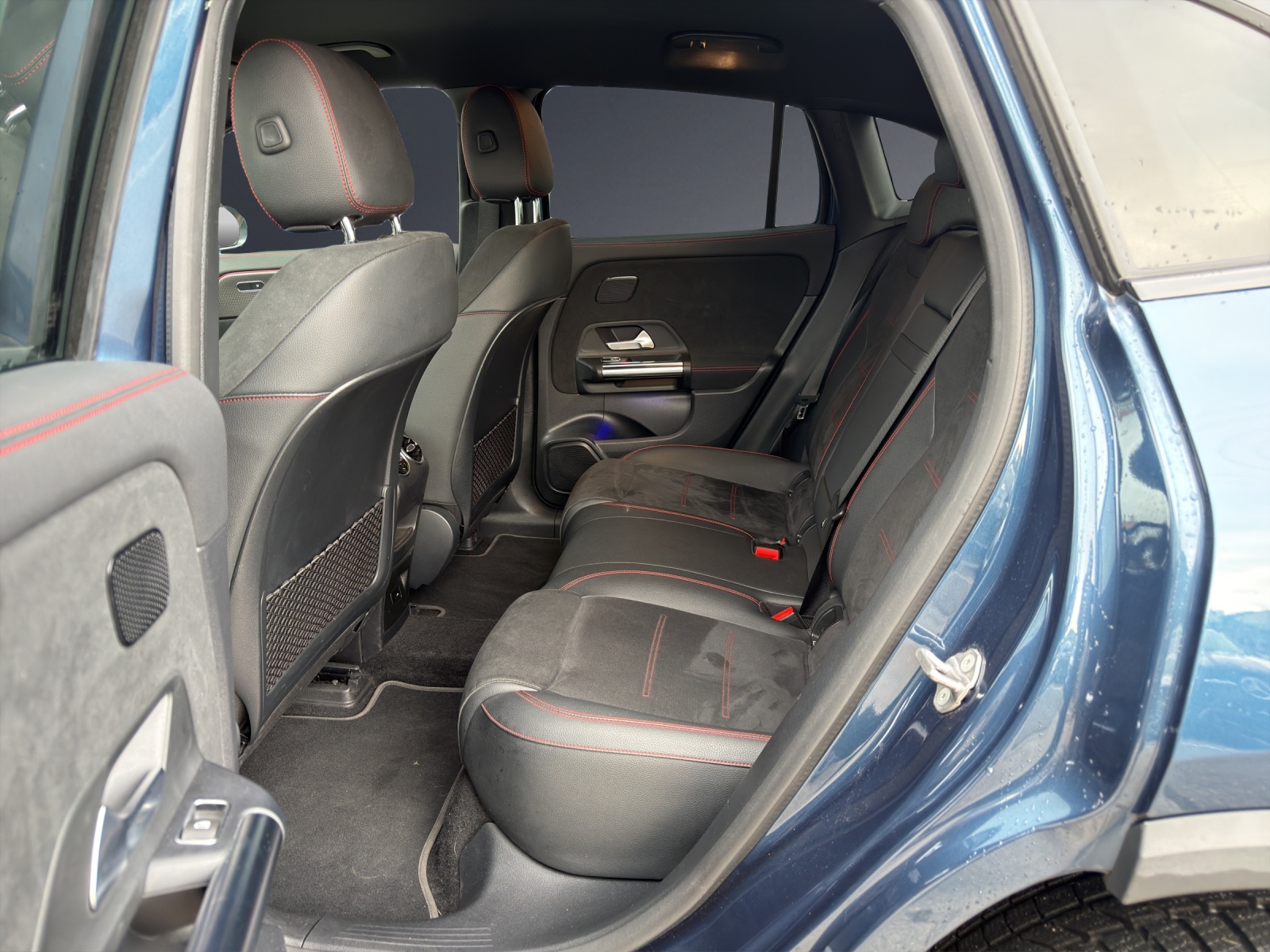 MERCEDES-BENZ EQA 300 AMG Line 4Matic-image-10