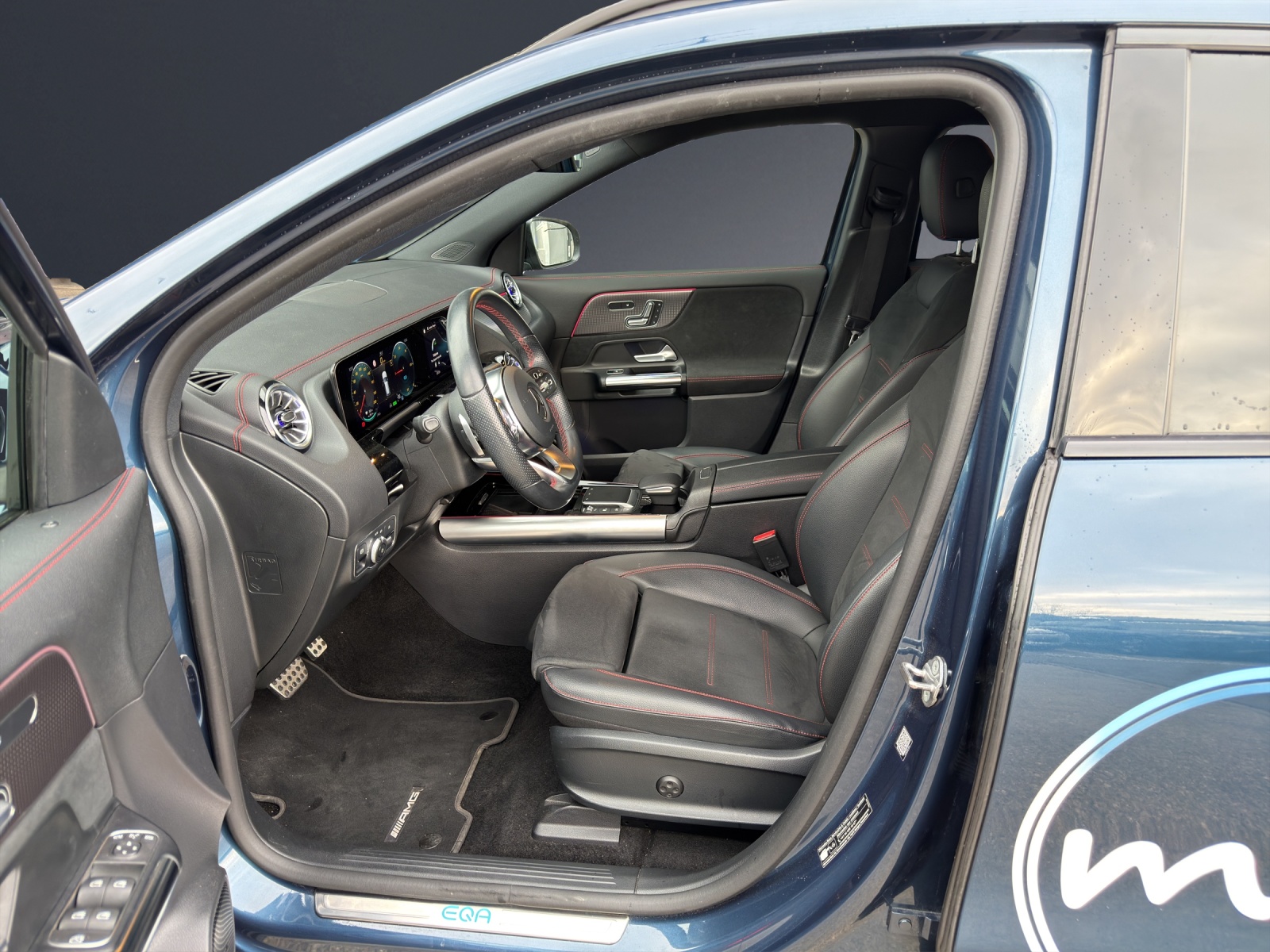 MERCEDES-BENZ EQA 300 AMG Line 4Matic-image-5