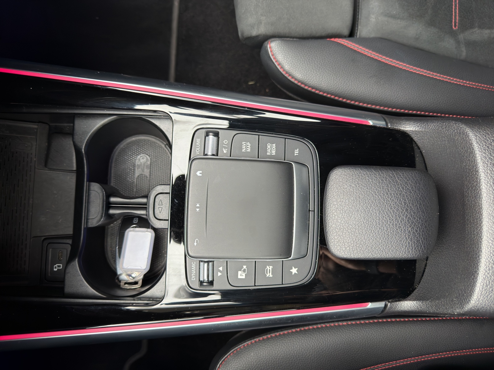 MERCEDES-BENZ EQA 300 AMG Line 4Matic-image-15