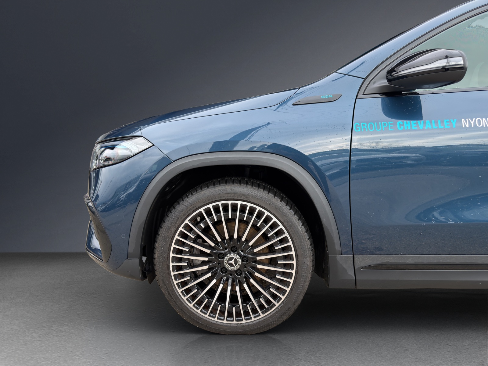 MERCEDES-BENZ EQA 300 AMG Line 4Matic-image-9