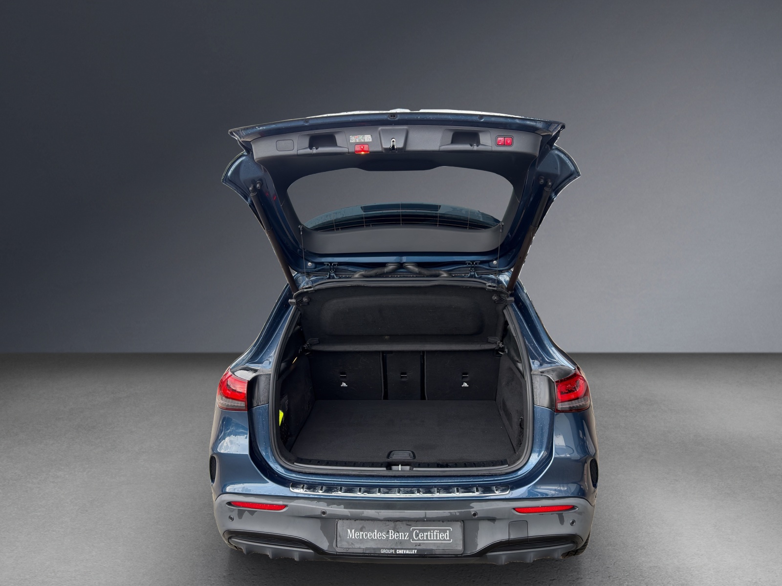 MERCEDES-BENZ EQA 300 AMG Line 4Matic-image-11