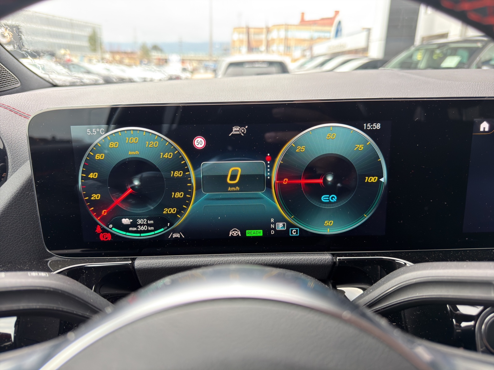 MERCEDES-BENZ EQA 300 AMG Line 4Matic-image-13