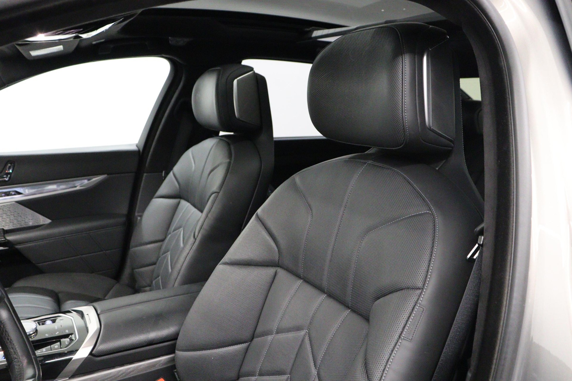 BMW i7 xDrive60-image-18