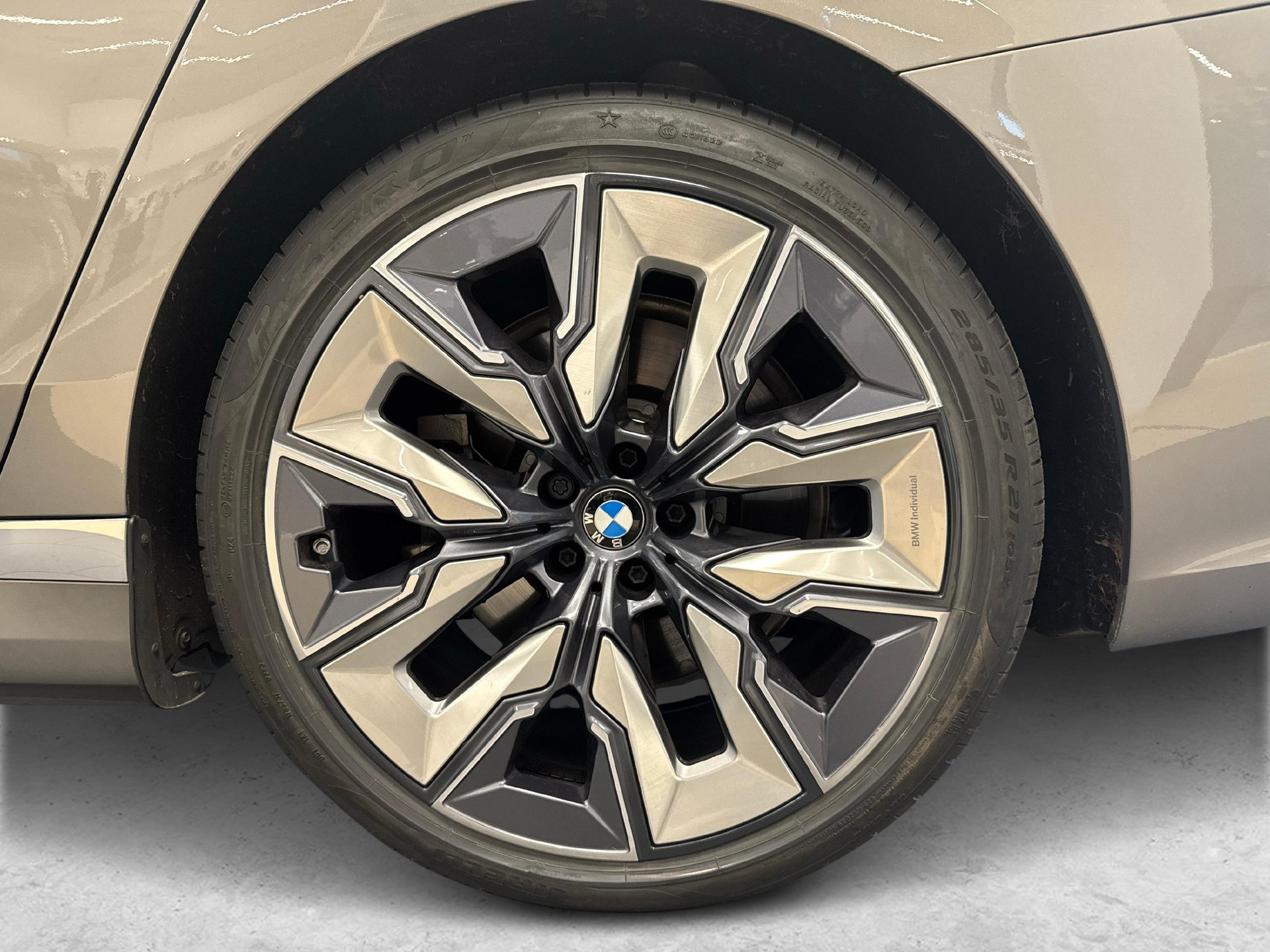 BMW i7 xDrive60-image-10