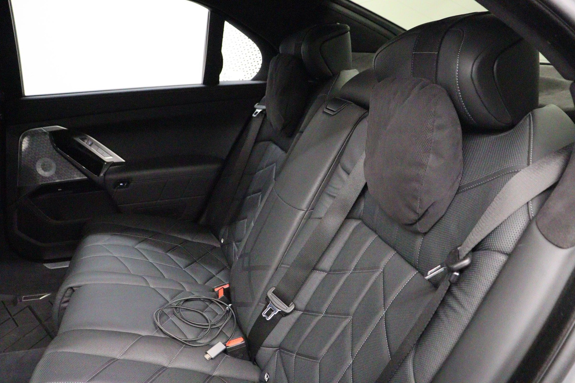 BMW i7 xDrive60-image-24