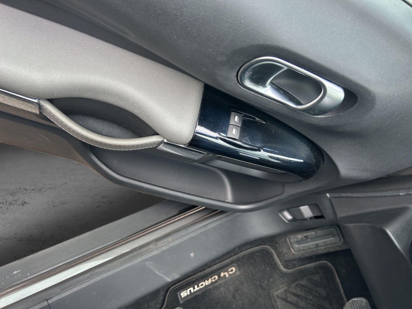 CITROEN C4 CACTUS 1.2 PureTech Feel-image-10