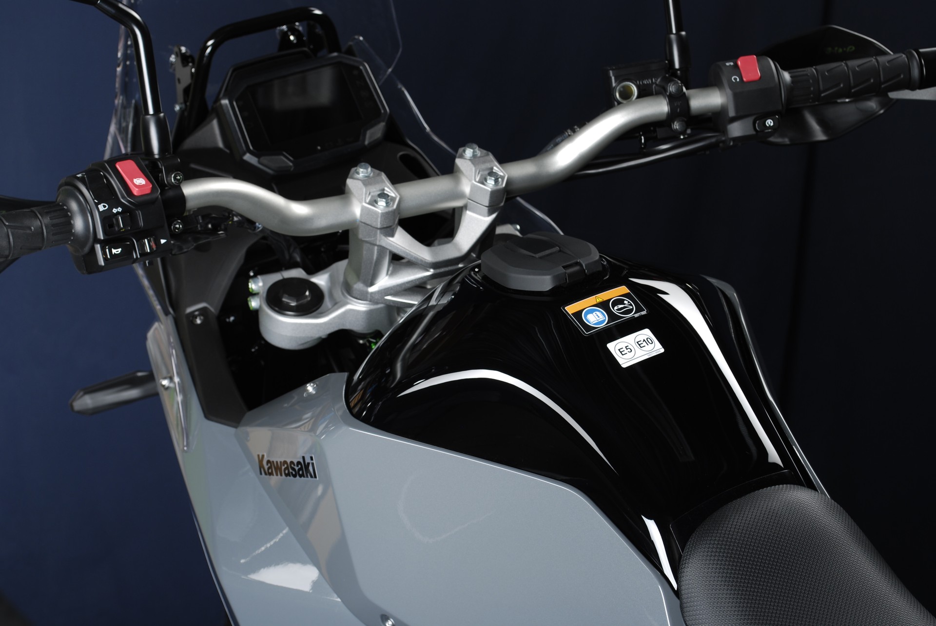 KAWASAKI KLE500 SE MY26-image-13