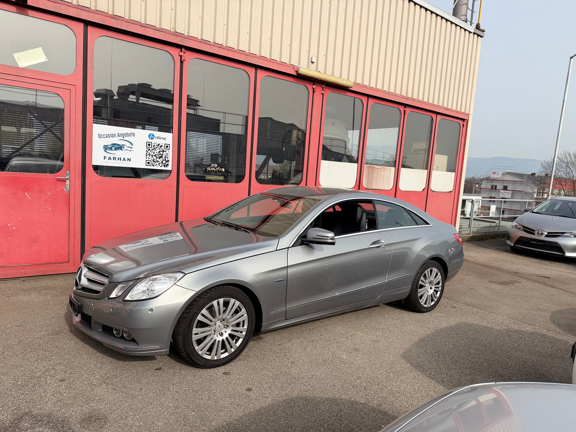 MERCEDES-BENZ E 200 CGI BlueEfficiency Automatic-image-2