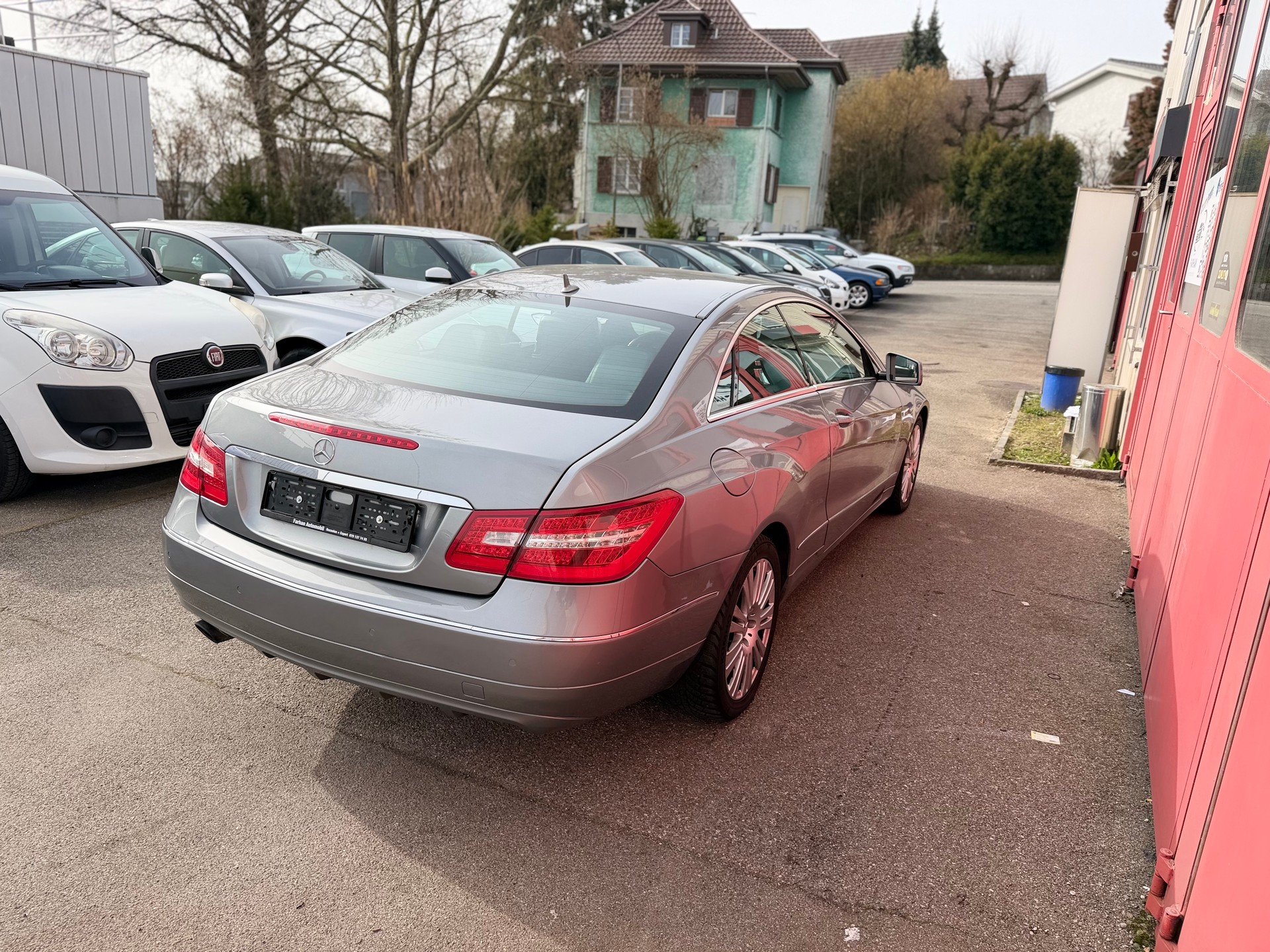 MERCEDES-BENZ E 200 CGI BlueEfficiency Automatic-image-3