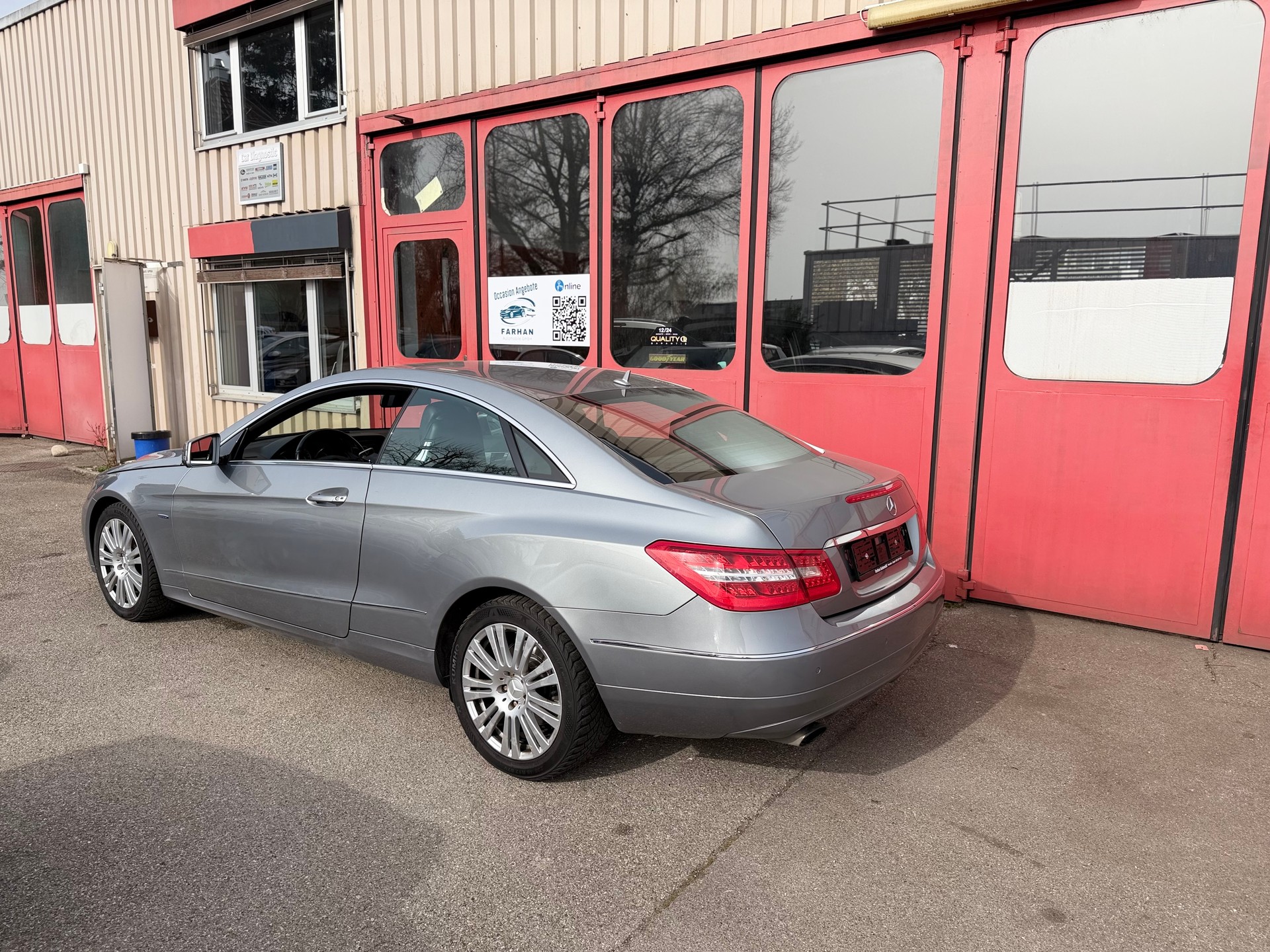 MERCEDES-BENZ E 200 CGI BlueEfficiency Automatic-image-5
