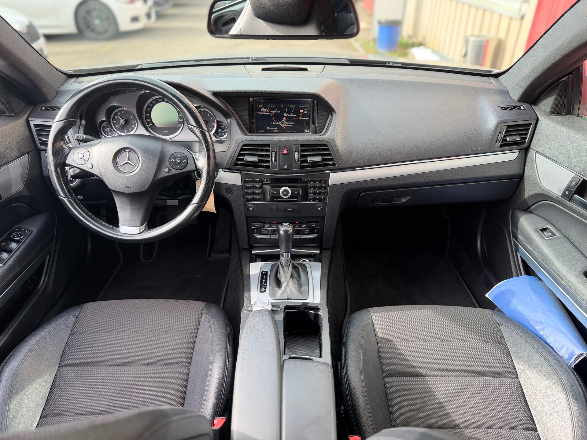 MERCEDES-BENZ E 200 CGI BlueEfficiency Automatic-image-6