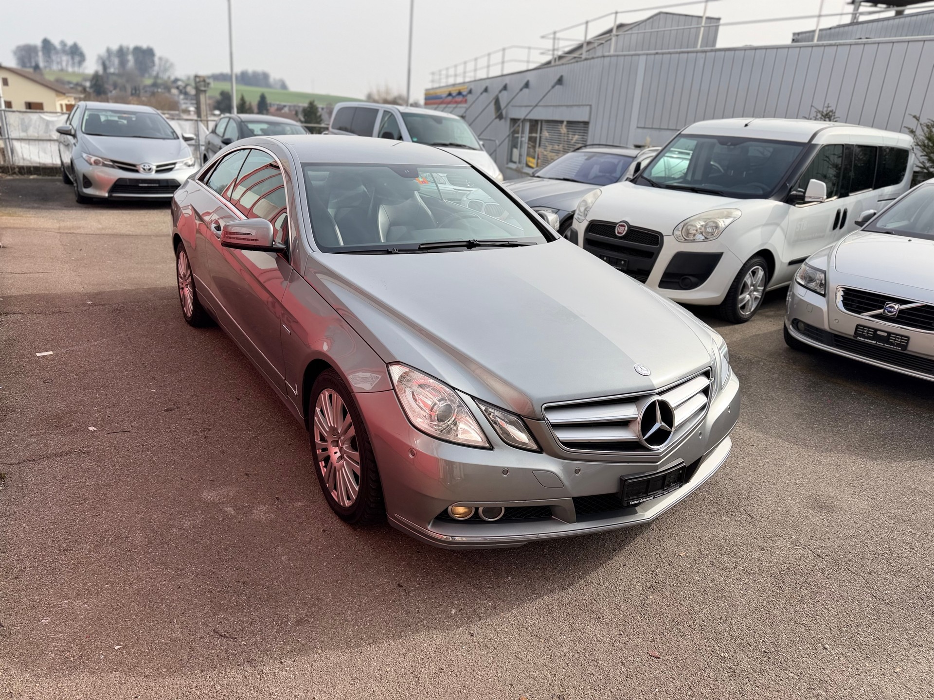 MERCEDES-BENZ E 200 CGI BlueEfficiency Automatic-image-1