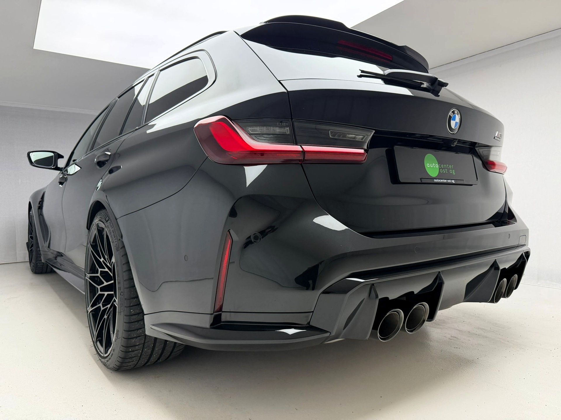 BMW M3 Touring xDrive Competition M-image-9