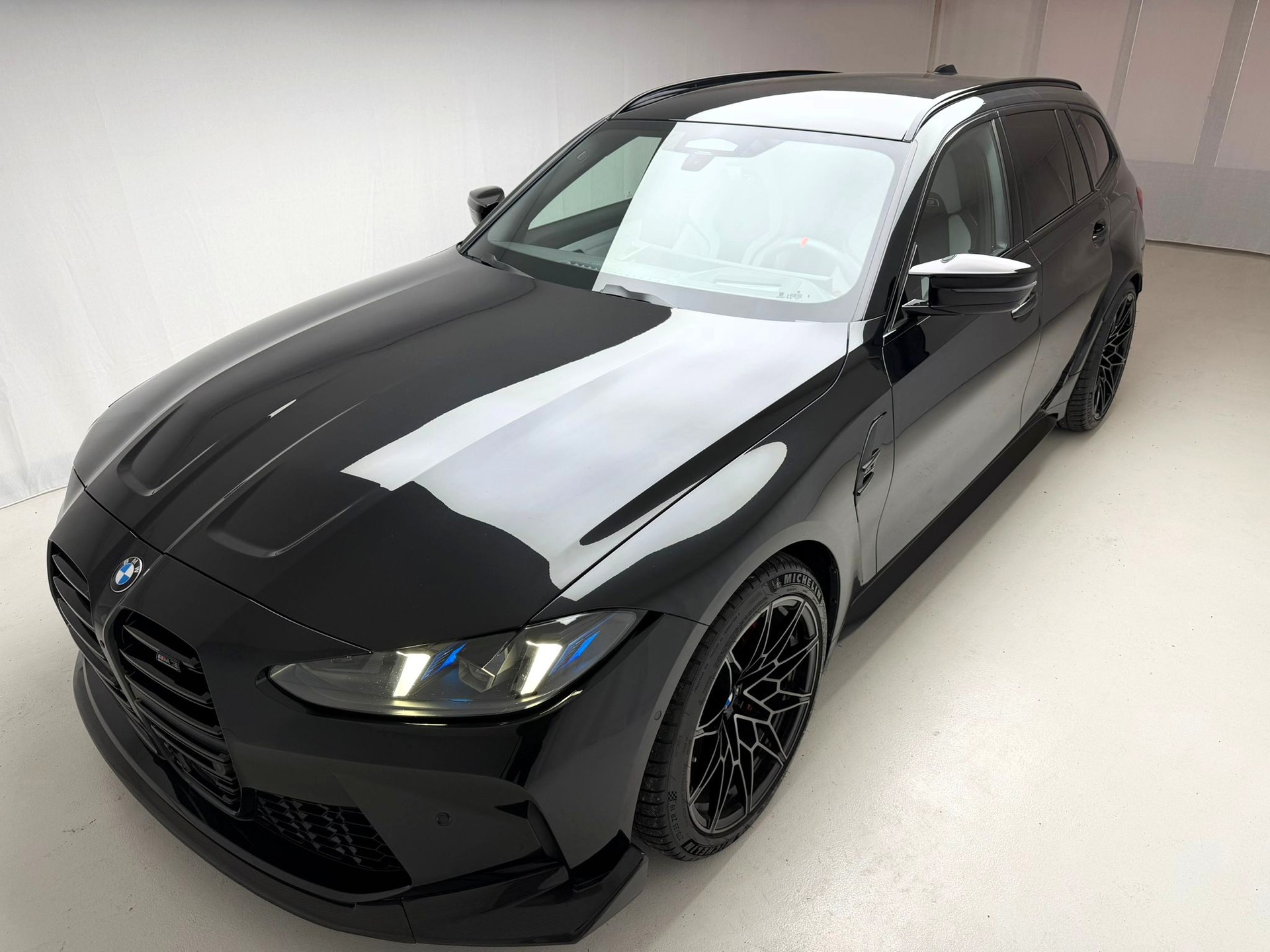 BMW M3 Touring xDrive Competition M-image-8
