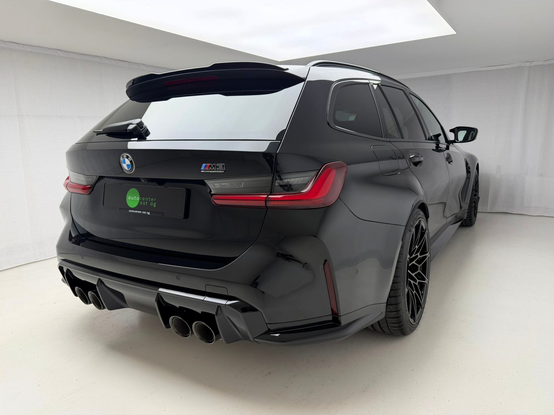 BMW M3 Touring xDrive Competition M-showroom-element-3