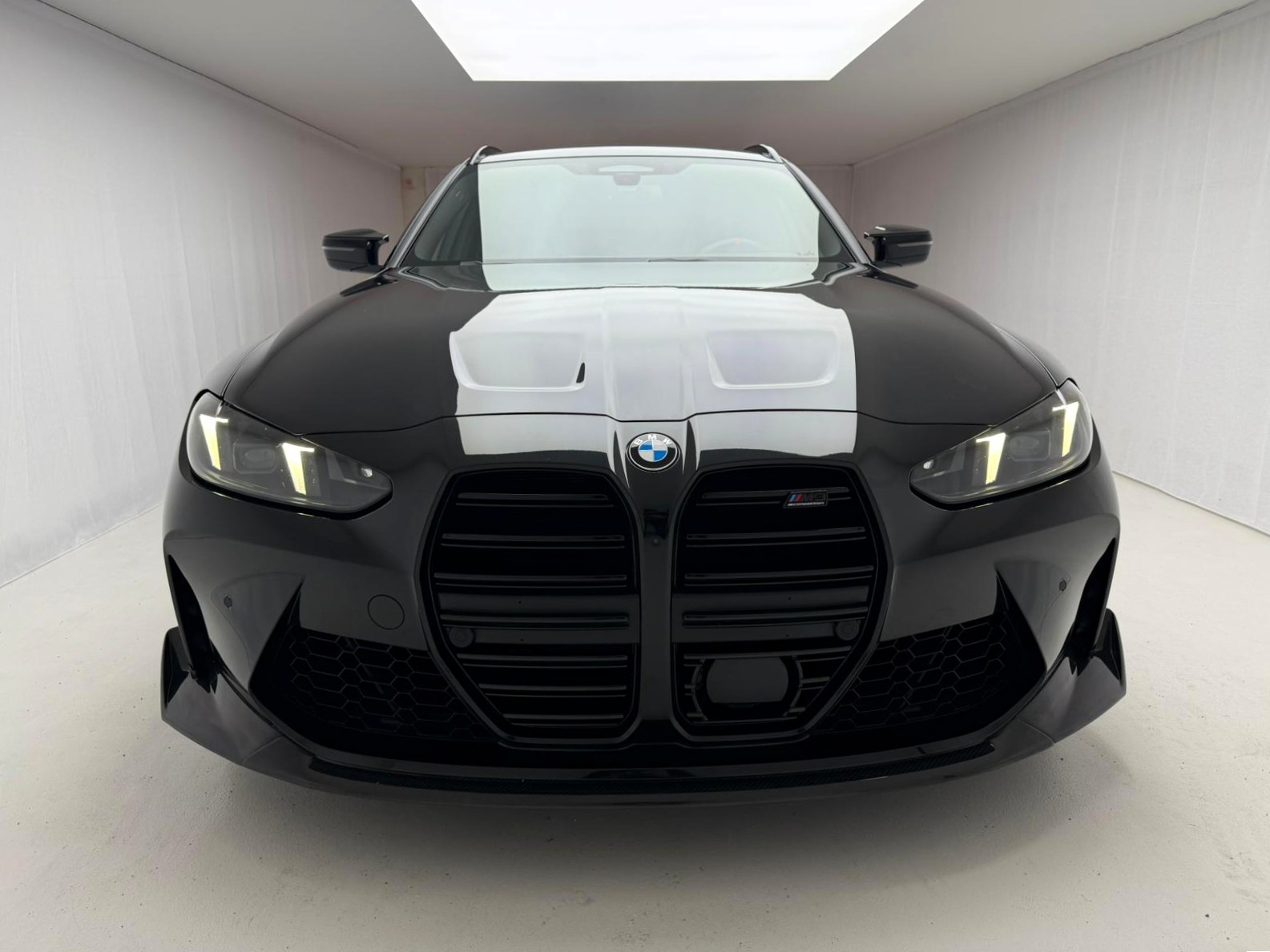 BMW M3 Touring xDrive Competition M-showroom-element-1