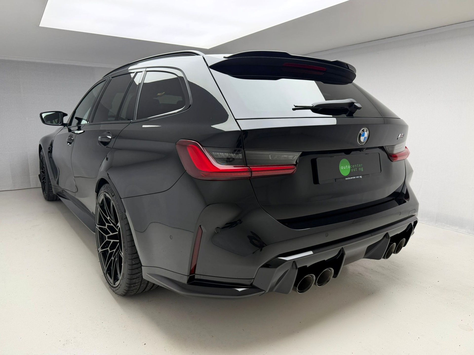 BMW M3 Touring xDrive Competition M-image-4