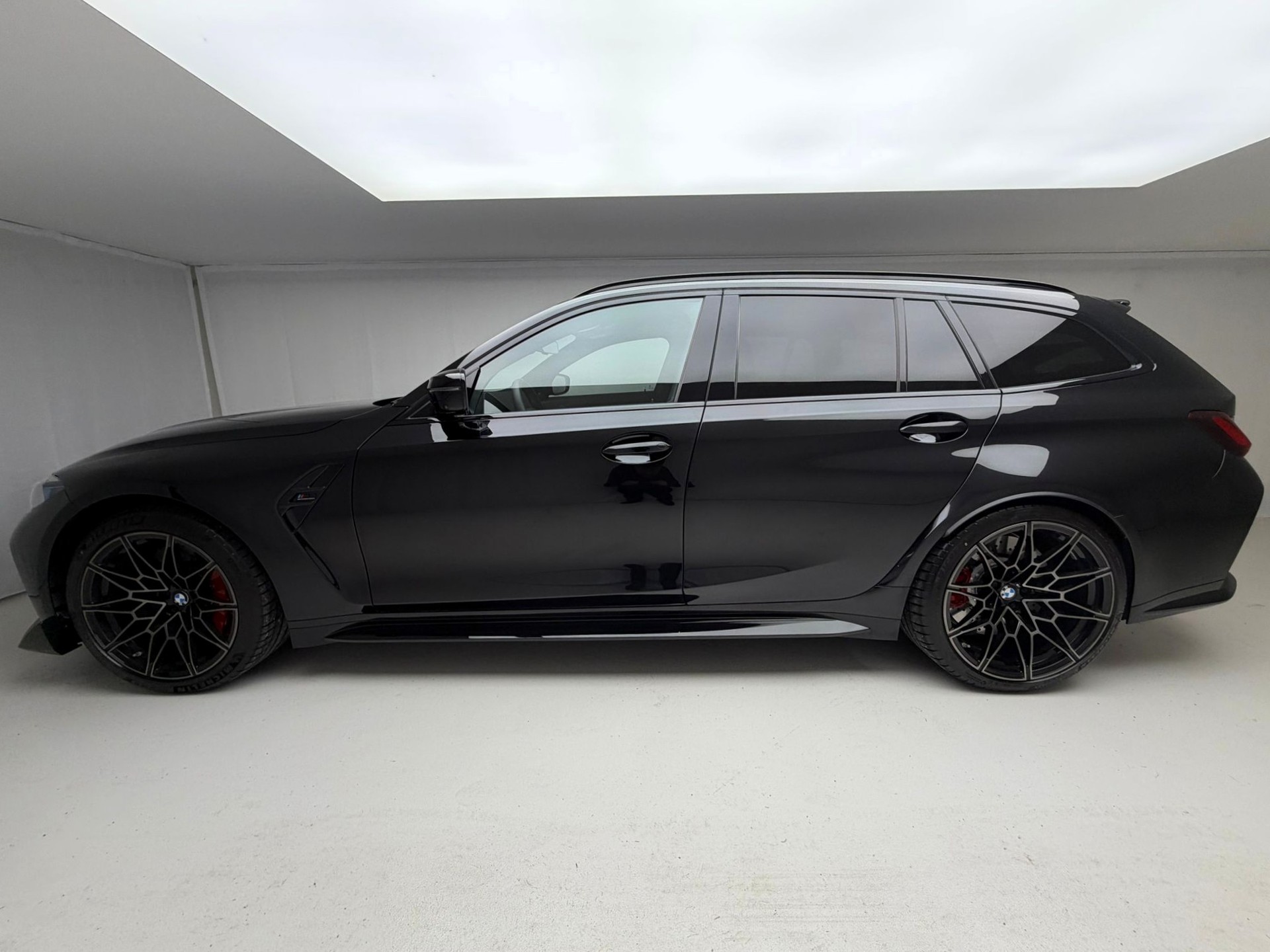 BMW M3 Touring xDrive Competition M-image-12