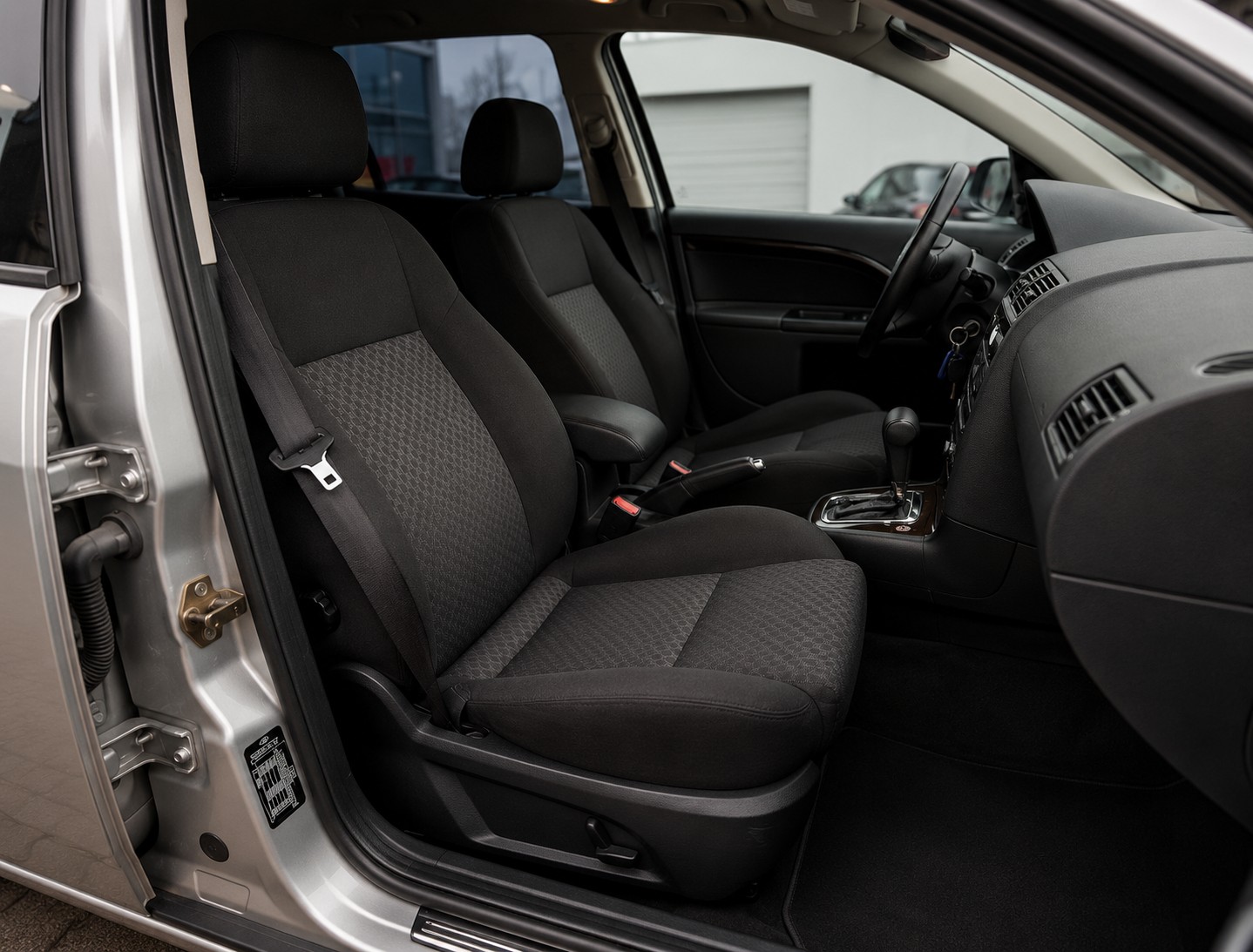 FORD Mondeo 2.0i 16V Ghia-image-9
