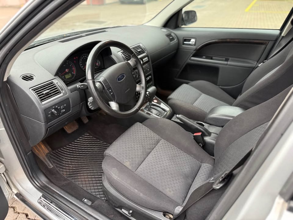FORD Mondeo 2.0i 16V Ghia-image-7