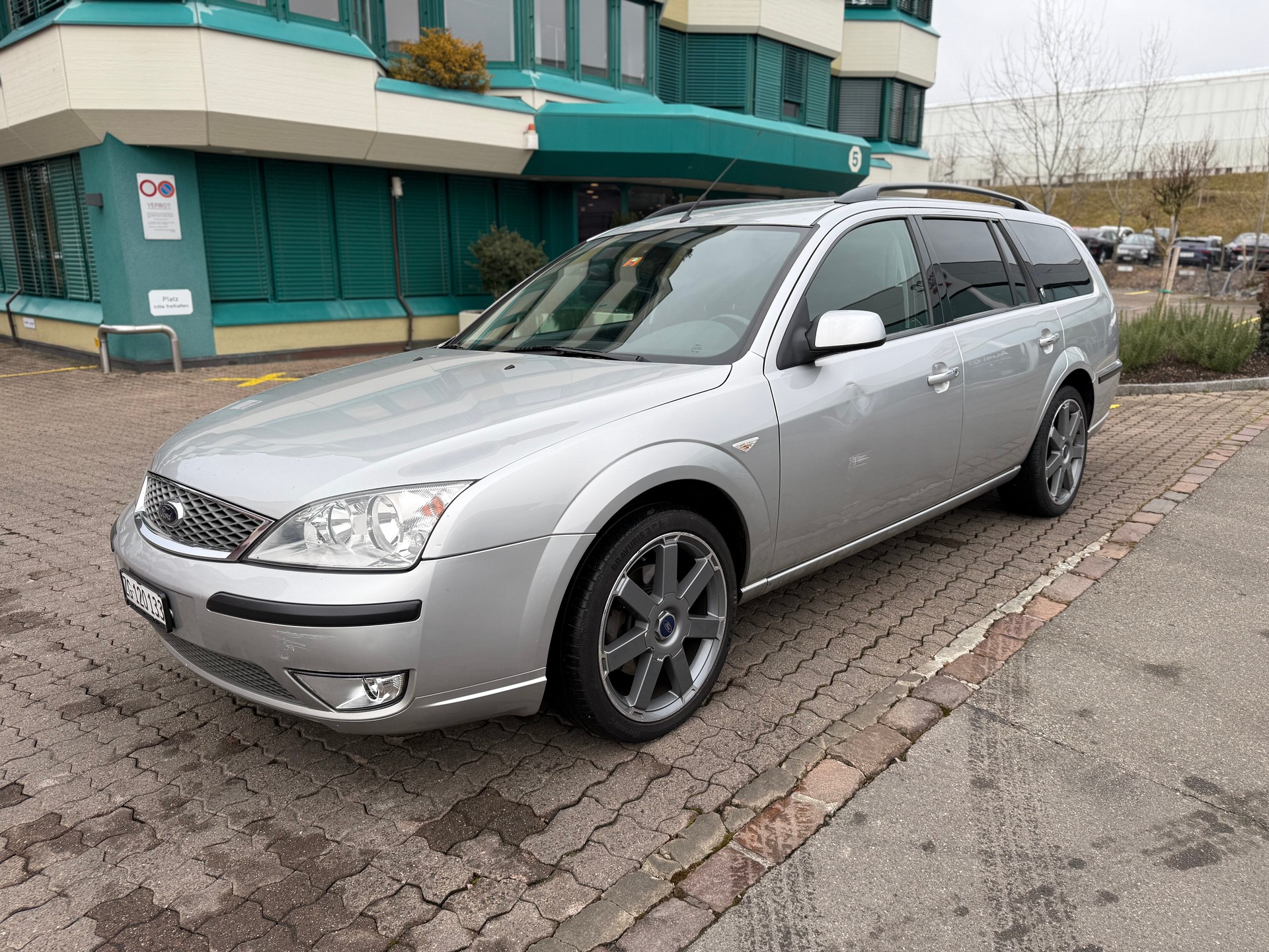 FORD Mondeo 2.0i 16V Ghia-image-1