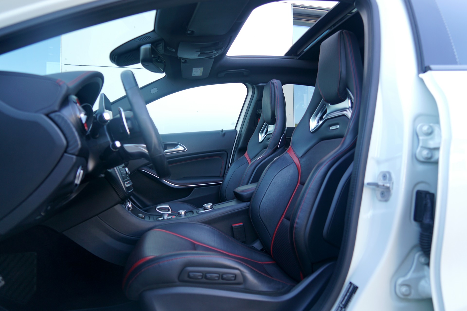 MERCEDES-BENZ A 45 AMG 4Matic Speedshift 7G-DCT (CH)-image-5