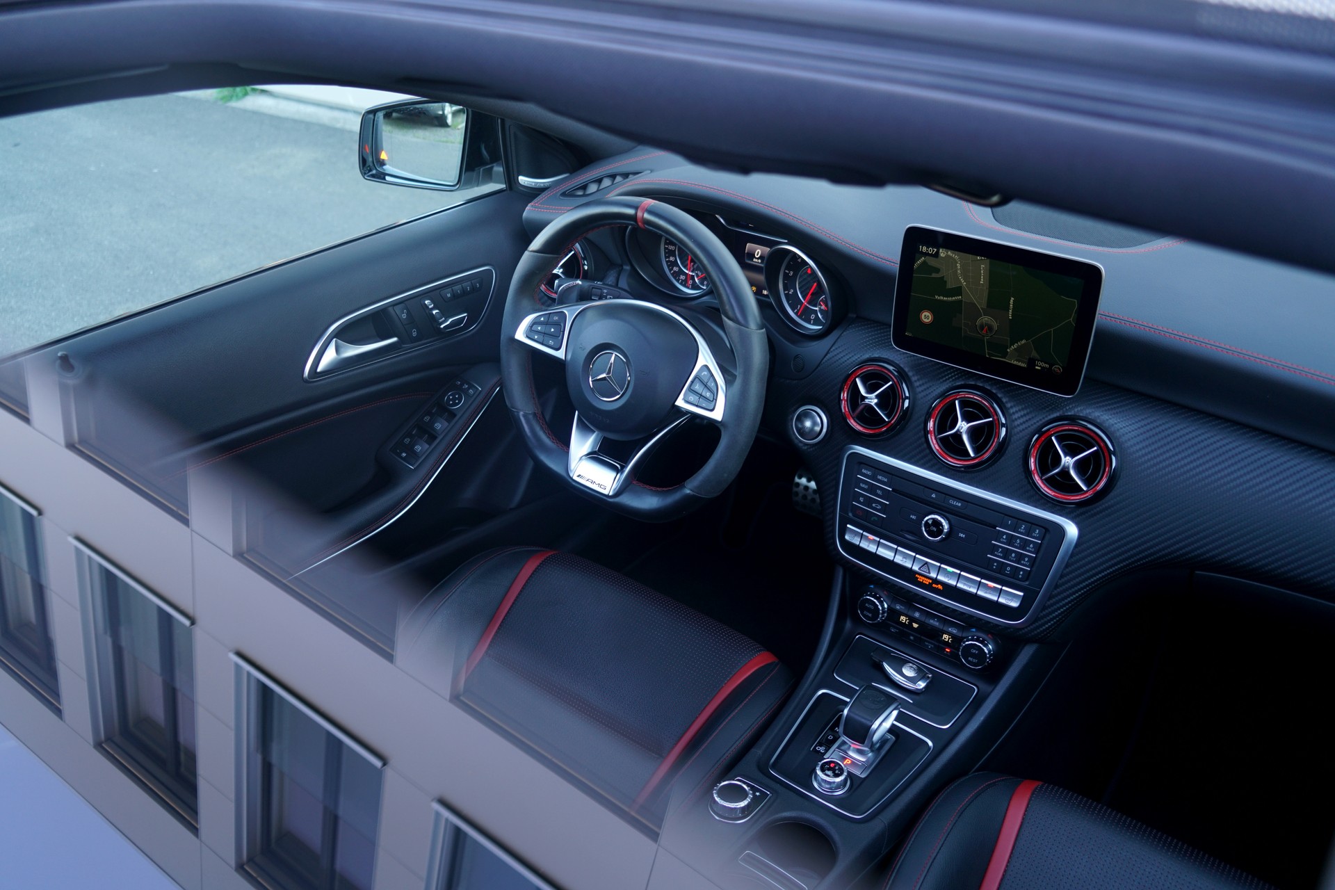 MERCEDES-BENZ A 45 AMG 4Matic Speedshift 7G-DCT (CH)-image-4