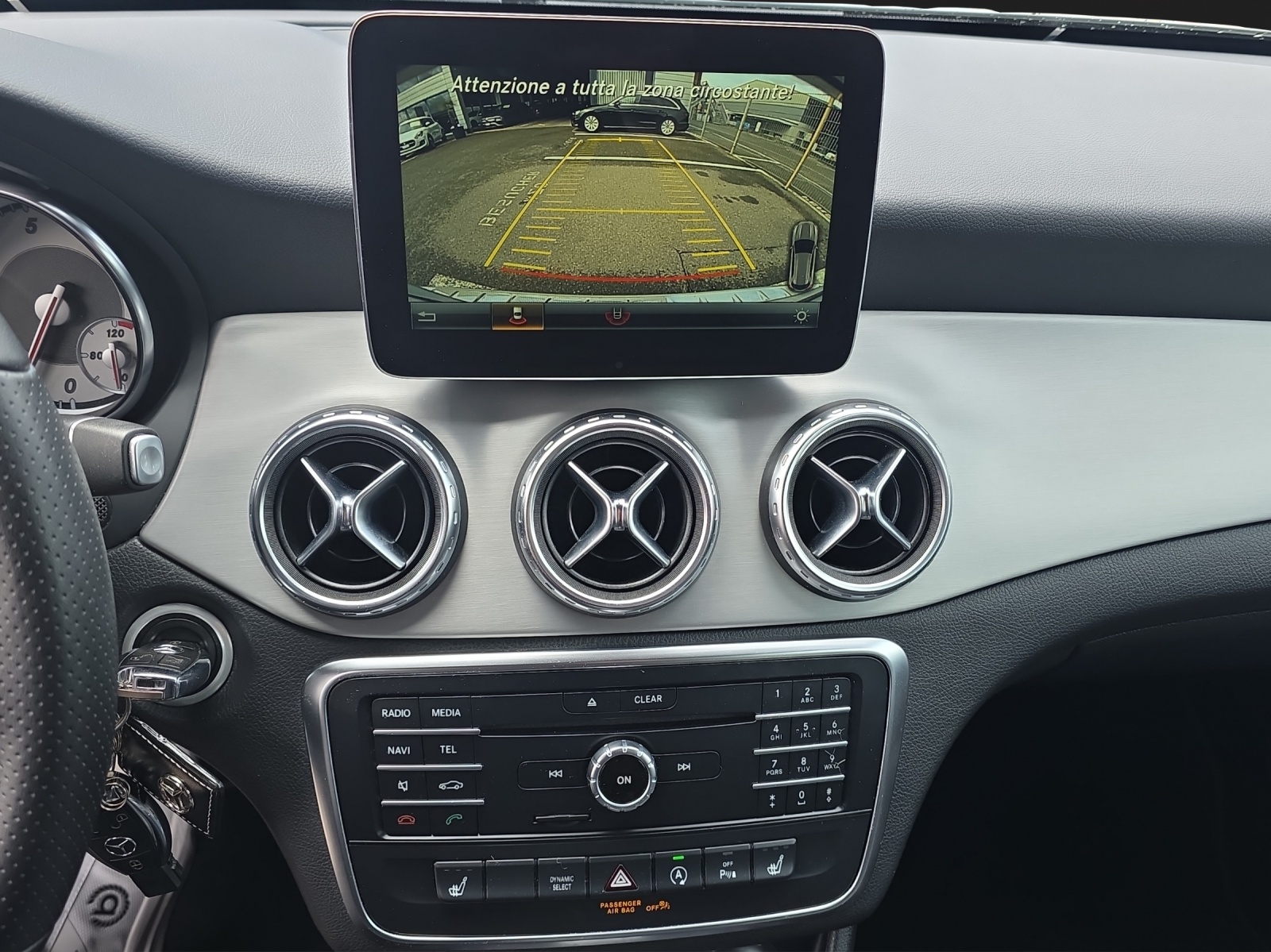 MERCEDES-BENZ GLA 200 Night Star 7G-DCT-image-10