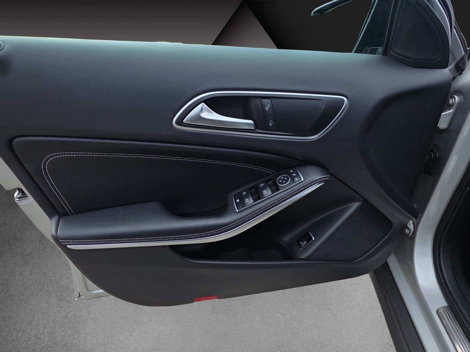 MERCEDES-BENZ GLA 200 Night Star 7G-DCT-image-15
