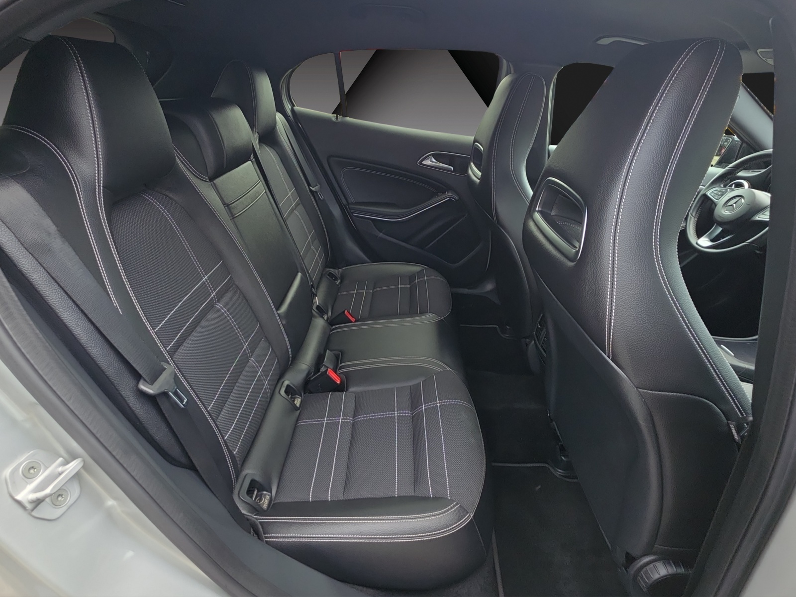 MERCEDES-BENZ GLA 200 Night Star 7G-DCT-image-17