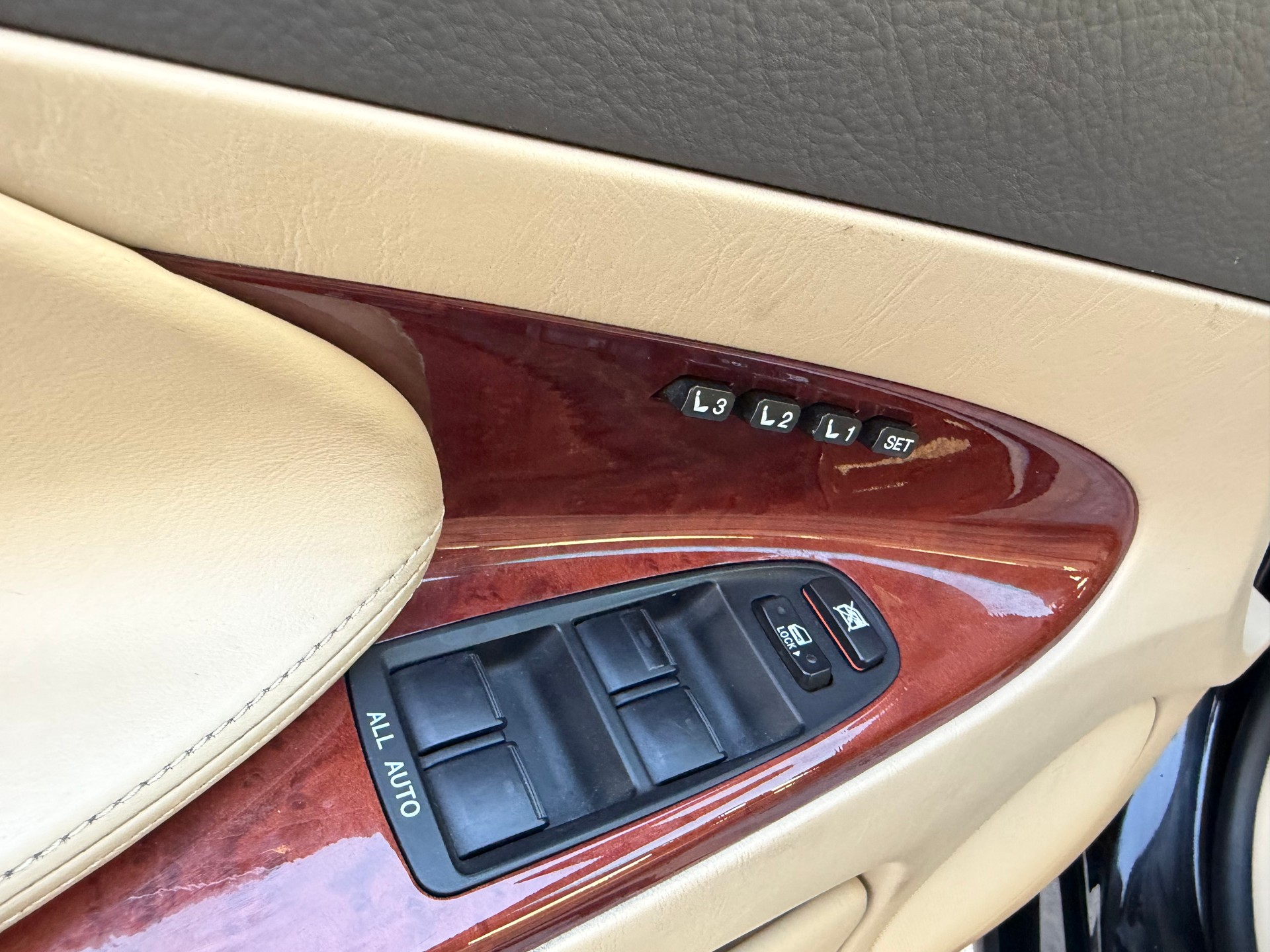 LEXUS GS 300 Edition Automatic-image-8