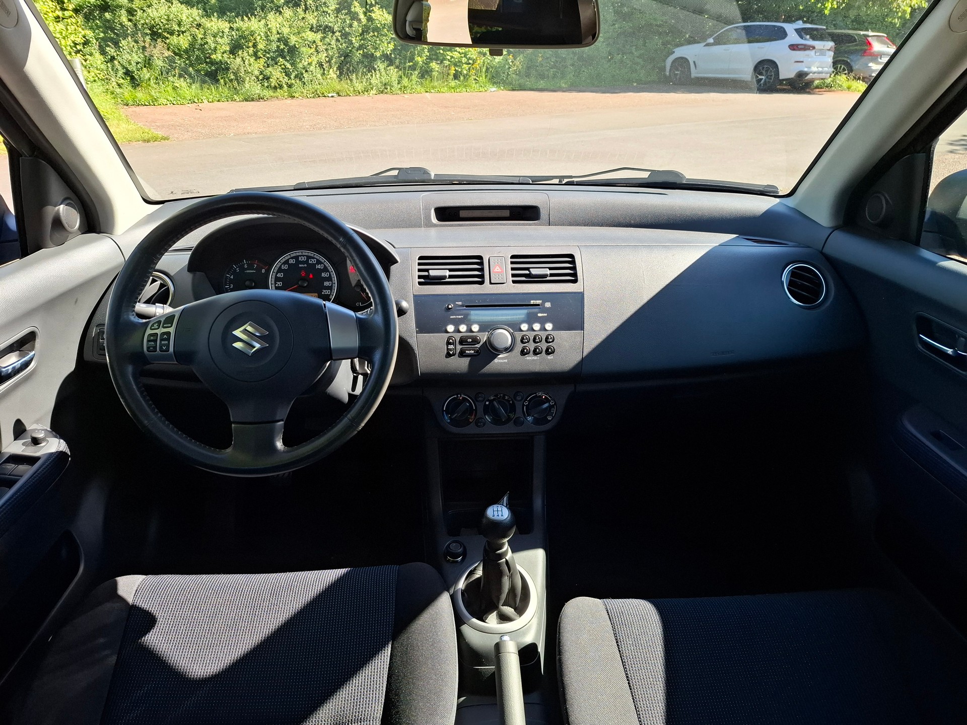 SUZUKI Swift 1.3i 16V GL Top 4x4-image-8