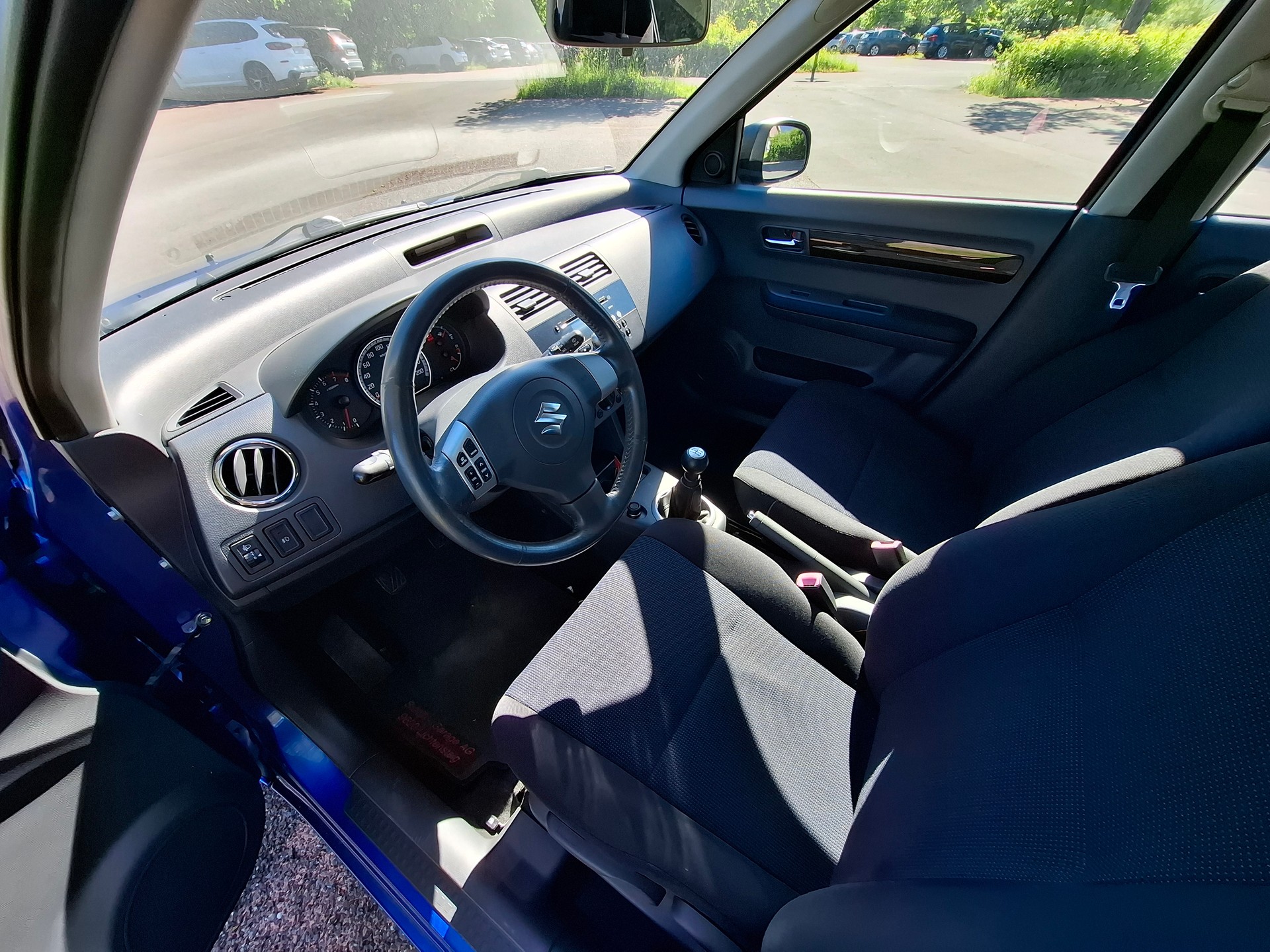 SUZUKI Swift 1.3i 16V GL Top 4x4-image-9