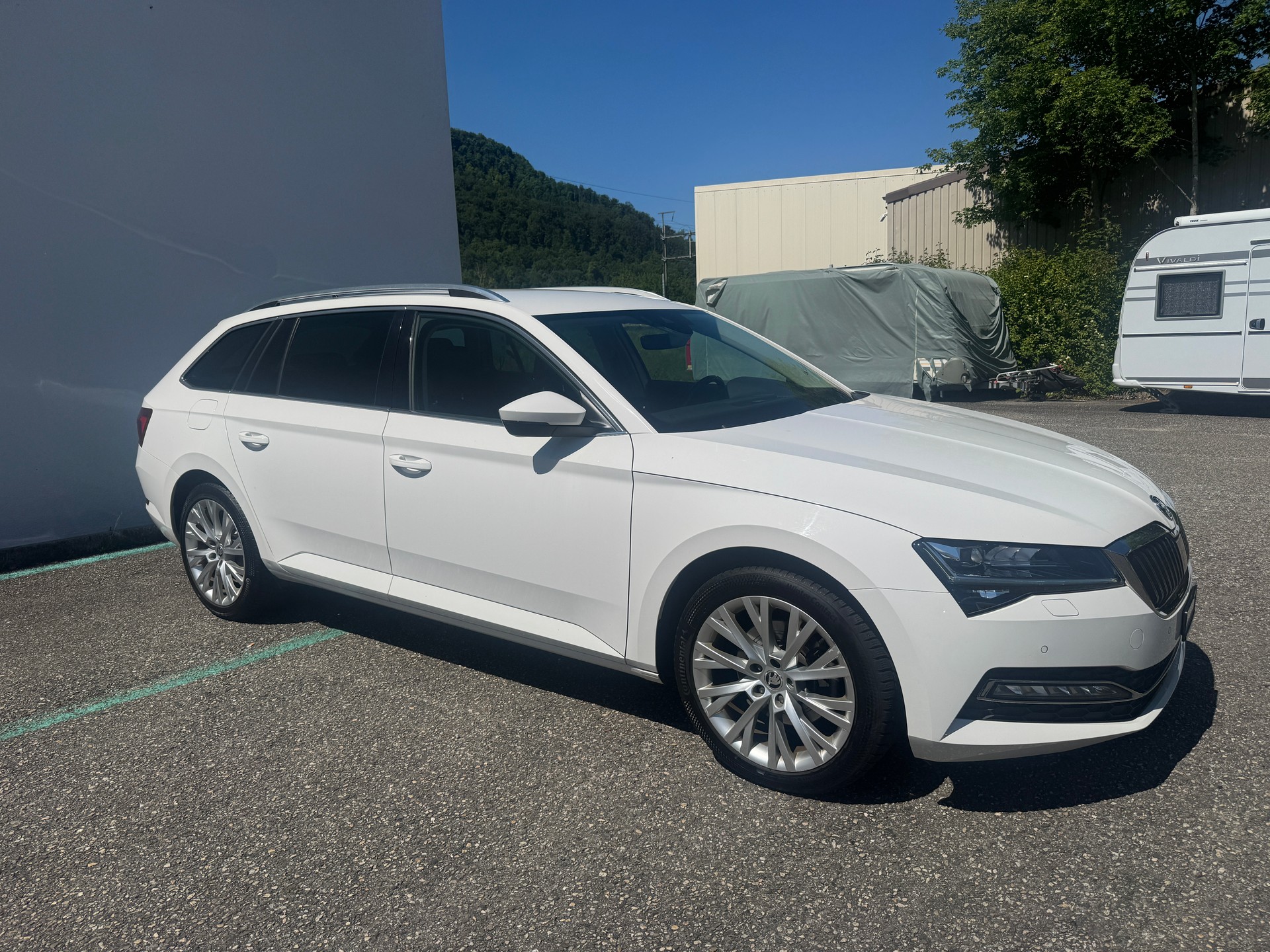 SKODA Superb Combi 2.0 TDi Style 4x4 DSG-showroom-element-2