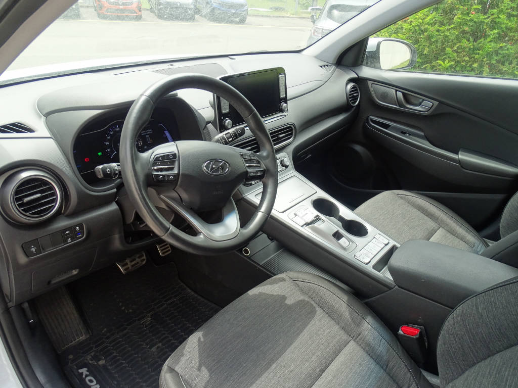HYUNDAI Kona Electric Amplia-showroom-element-3