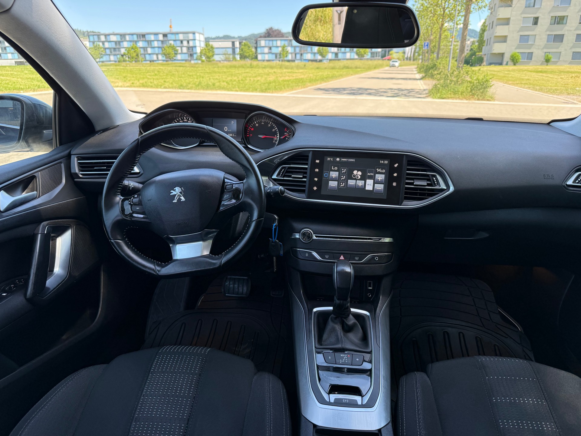 PEUGEOT 308 1.2 THP Style Automatic-image-9